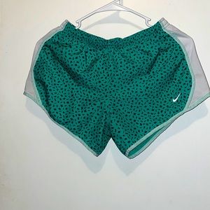 Nike shorts L kids